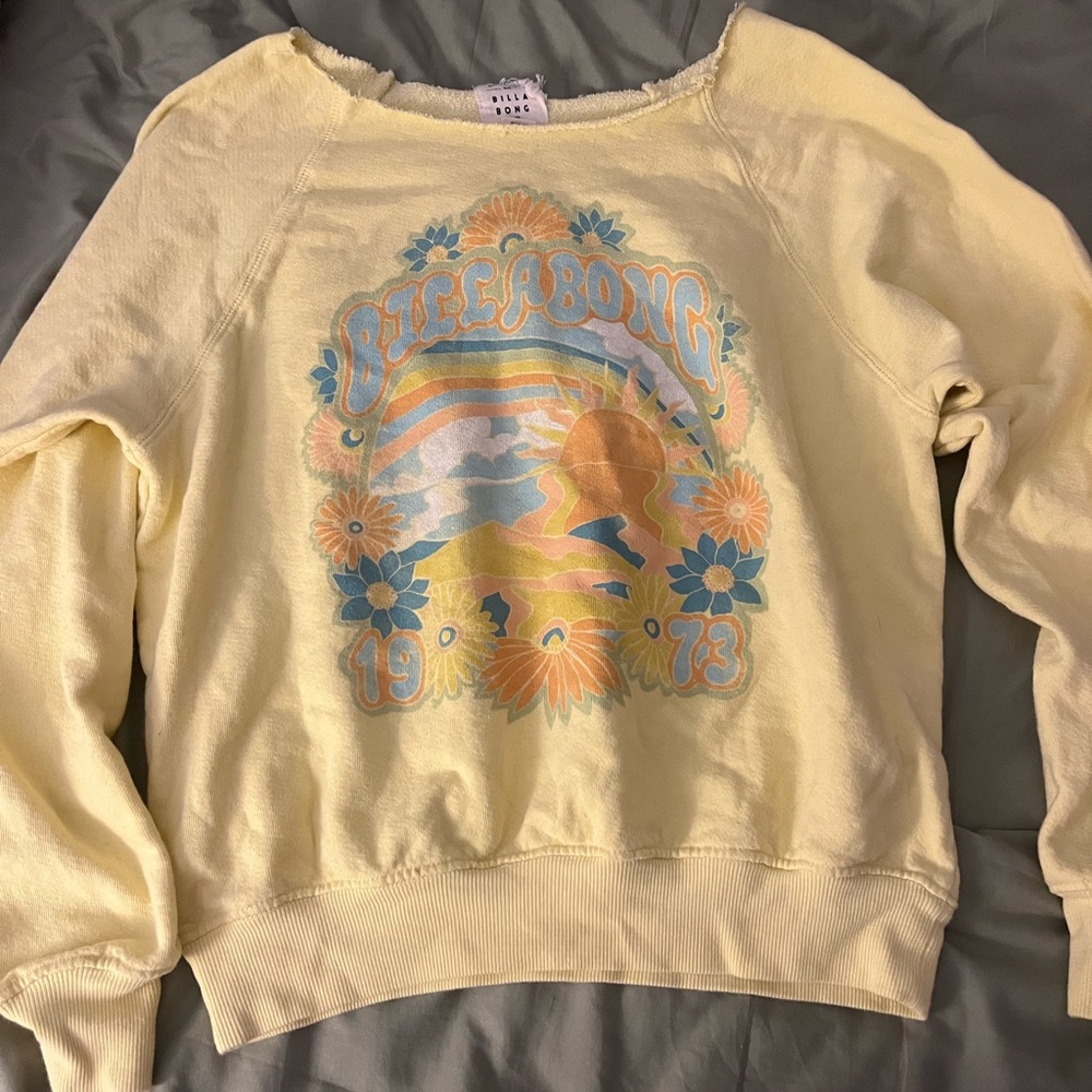 yellow billa bong cut crewneck size medium
